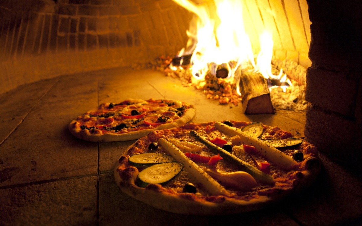 Pizza causa incendio en restaurante y deja 2 muertos