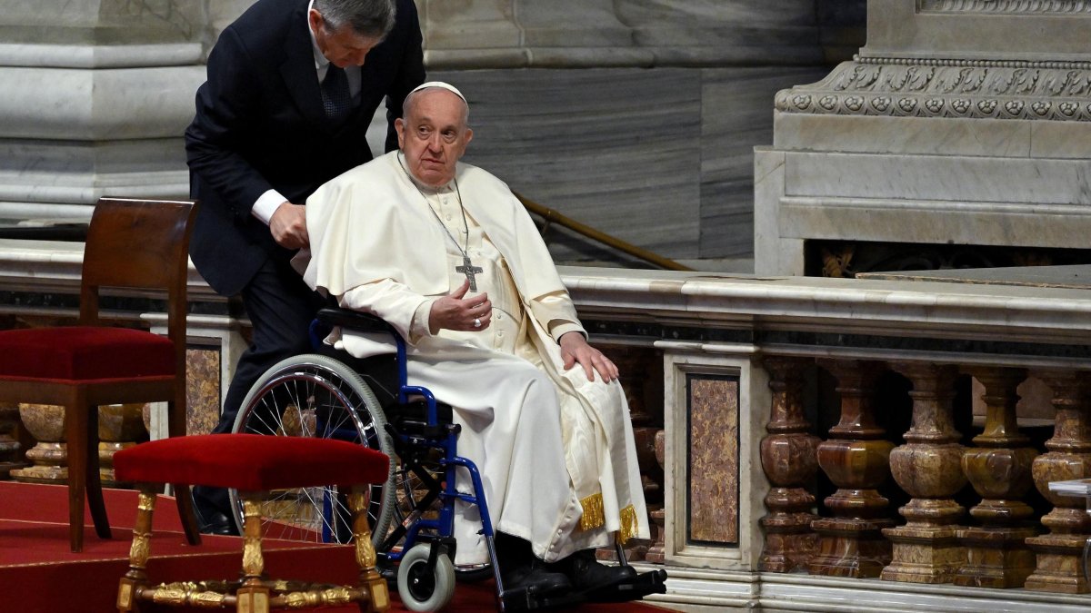 Por primera vez, el papa Francisco se ausenta al Vía Crucis en Roma para evitar el frío