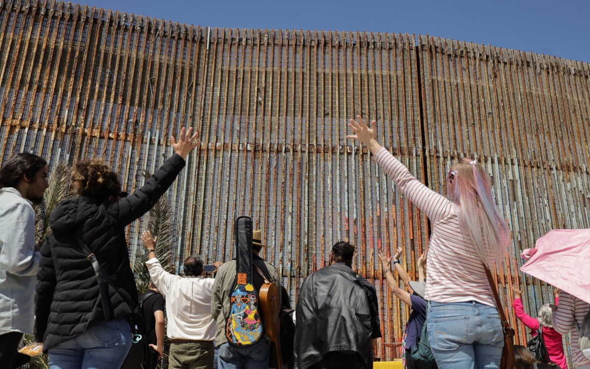 Rechazo a muro en Tijuana une a mexicanos y estadounidenses