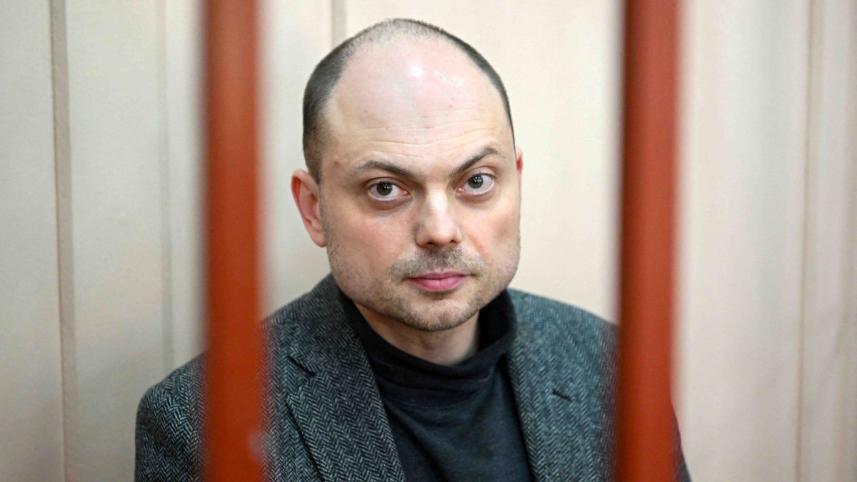 Rusia condena a 25 años de prisión a opositor que criticó las acciones militares en Ucrania