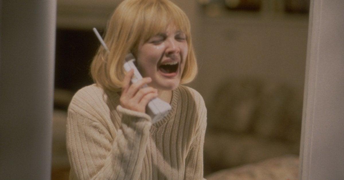 Scream: Drew Barrymore aborda la teoría de los fanáticos de que su personaje podría estar vivo