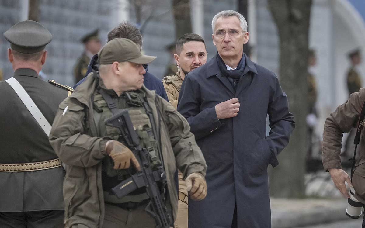 Secretario general de la OTAN realiza visita sorpresa a Ucrania