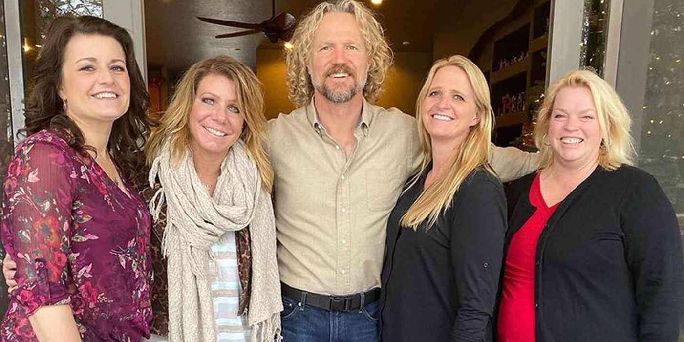 sister wives cast shot of Robyn, Meri, Kody, Christine and Janelle Brown standing together in casual clothes
