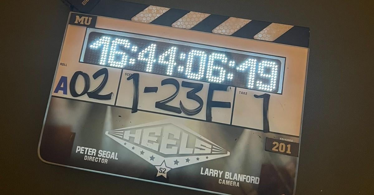 Stephen Amell estrena el primer video de la temporada 2 de Heels