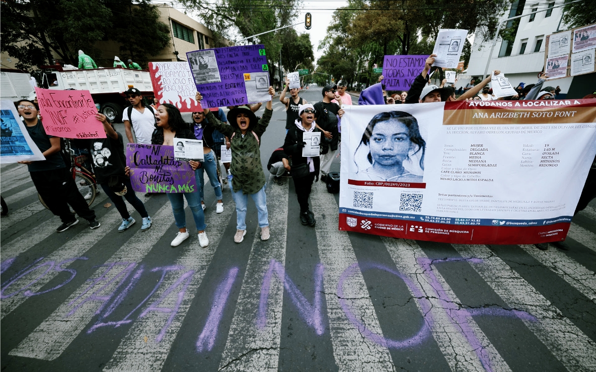 'Te vamos a encontrar Inof', protestan en Fiscalía CDMX por desaparición de rapera