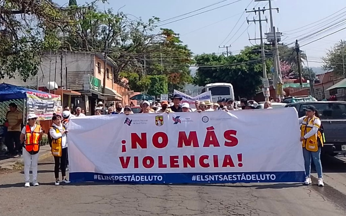 Trabajadores del INSP marchan en Cuernavaca para exigir justicia para Nohemi, Enrique y Javier