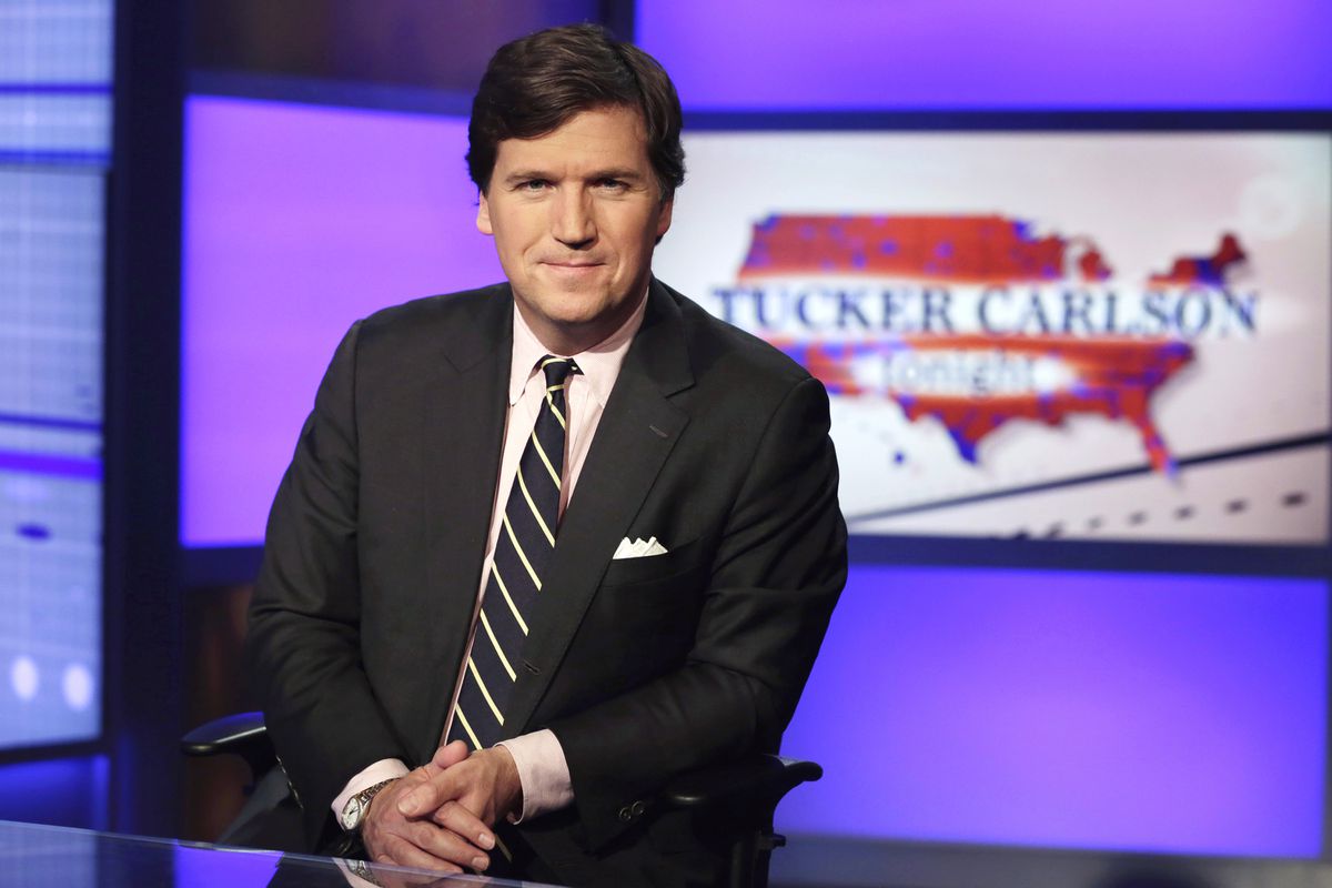 Tucker Carlson y Fox News rompen tras el pleito por difundir la gran mentira de Trump