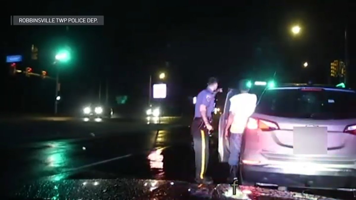 arrollan a policía que ayudaba a conductor en NJ