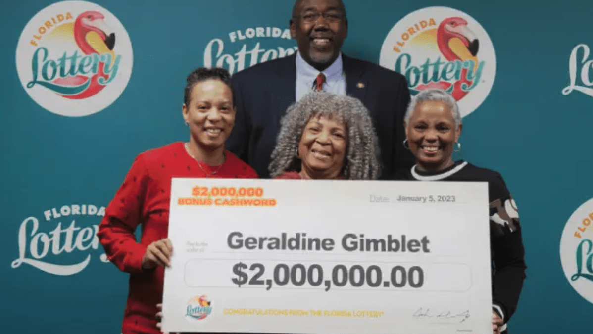 mujer de Florida gana $2 en un raspadito