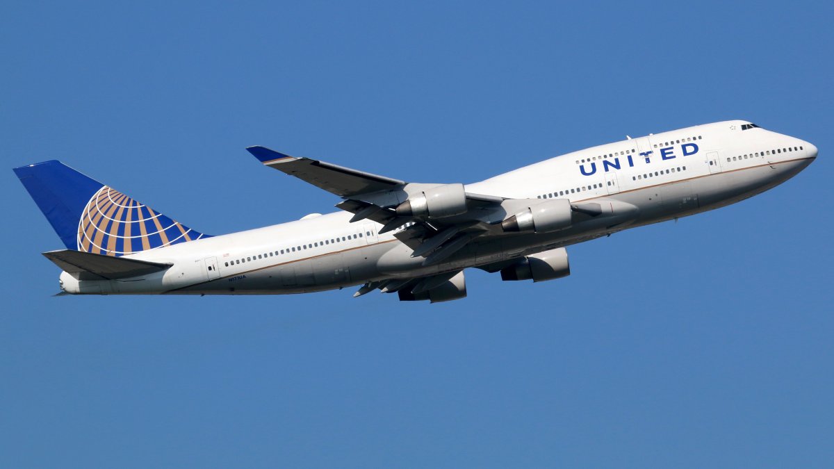 pasajero intentó abrir puerta de salida de emergencia de vuelo de United Airlines