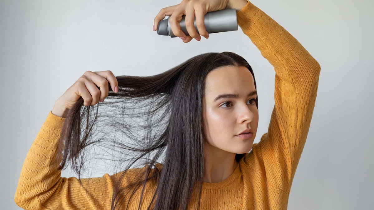 ¿El champú seco es malo para el cabello? Esto es lo que dicen los expertos