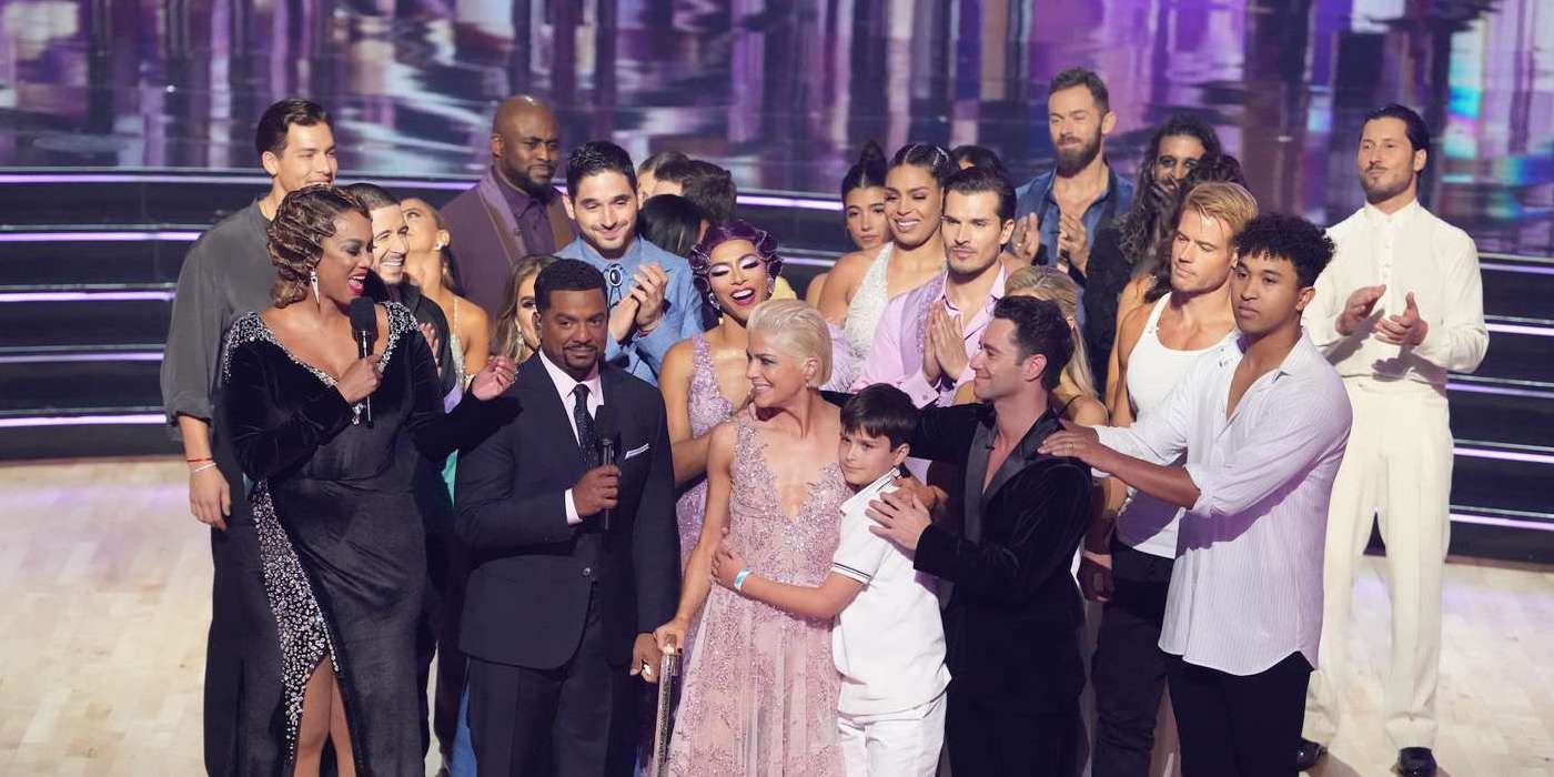 The cast of DWTS gives support to Selma Blair after her final dance.