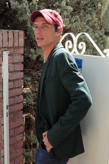Camilo Blanes, el hijo de Camilo Sesto a las puertas de su casa en Madrid / Gtres