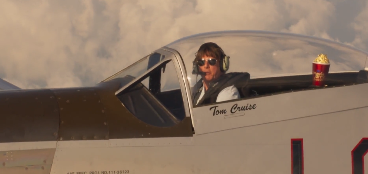 Tom Cruise acepta el premio a la mejor interpretación volando un avión en la ridícula victoria de los MTV TV & Movie Awards