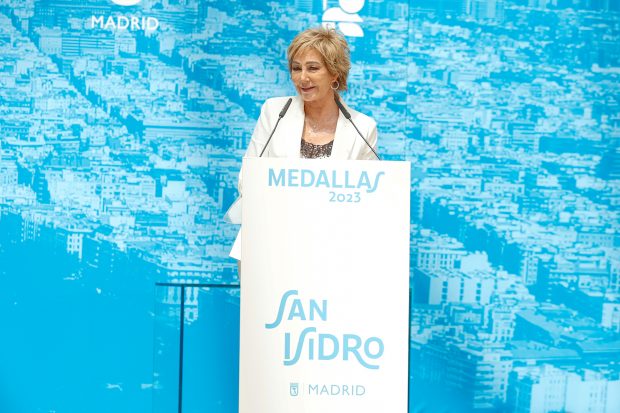 Ana Rosa Quintana con la Medalla de Honor de San Isidro. / Gtres