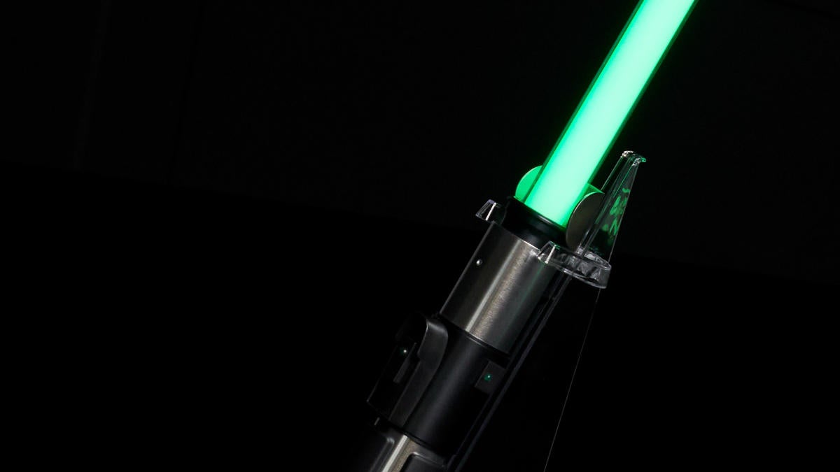 La réplica del sable de luz Yoda de Star Wars Legacy de Disney sale mañana