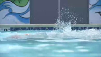 Acusan madre de dejar su hija ahogarse en piscina de Nueva York