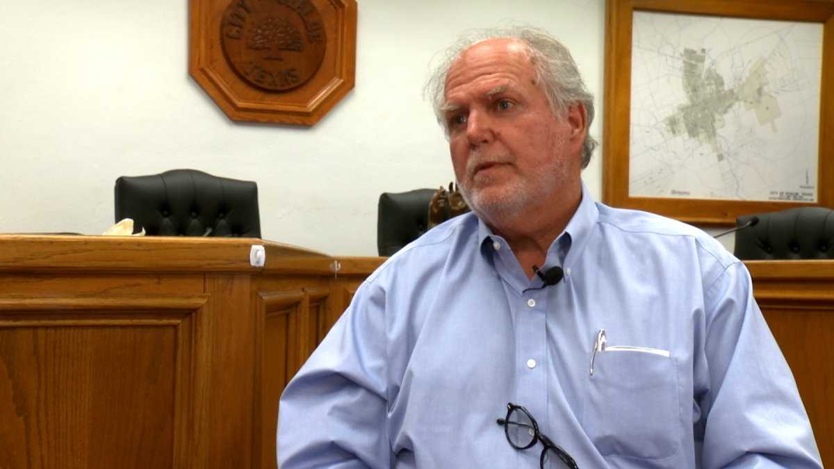 Alcalde de Uvalde, Don McLaughlin, habla sobre masacre en Primaria Robb