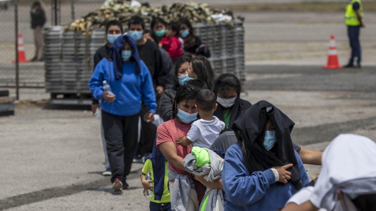 Bajo el Título 42, llegan a expulsar a miles de migrantes guatemaltecos