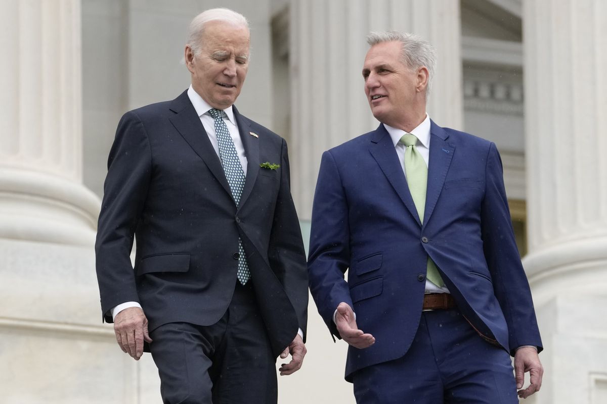 Biden y McCarthy se reúnen por el techo de deuda sin visos de acuerdo