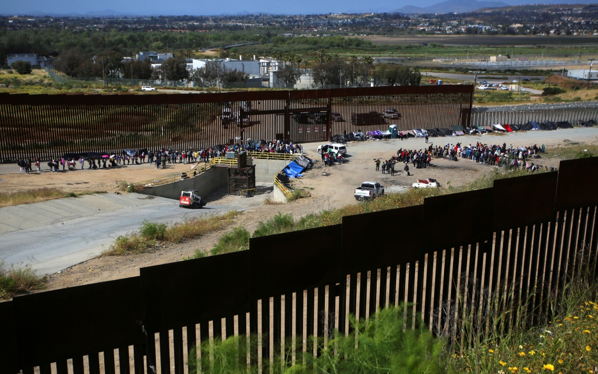 Cruces en frontera México-EU superan 10 mil diarios ante fin del Título 42
