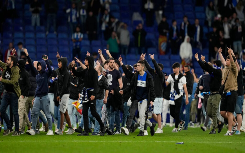 Denuncia LaLiga a los energúmenos que invadieron la cacha del RCDE Stadium | Video