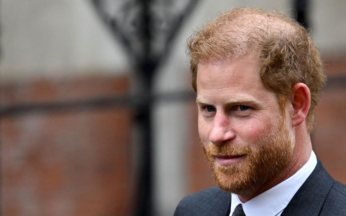 El 'Daily Mirror' se disculpa por espiar al príncipe Harry