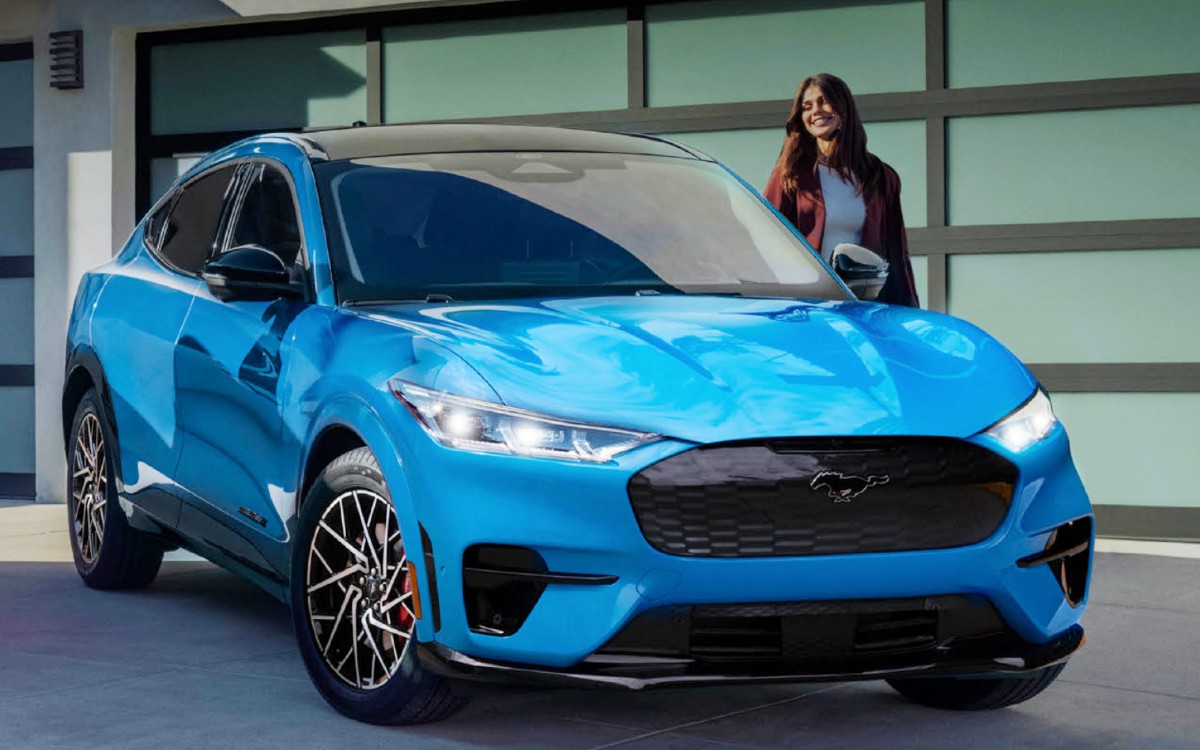 Ford baja costo de auto eléctrico para competir con Tesla
