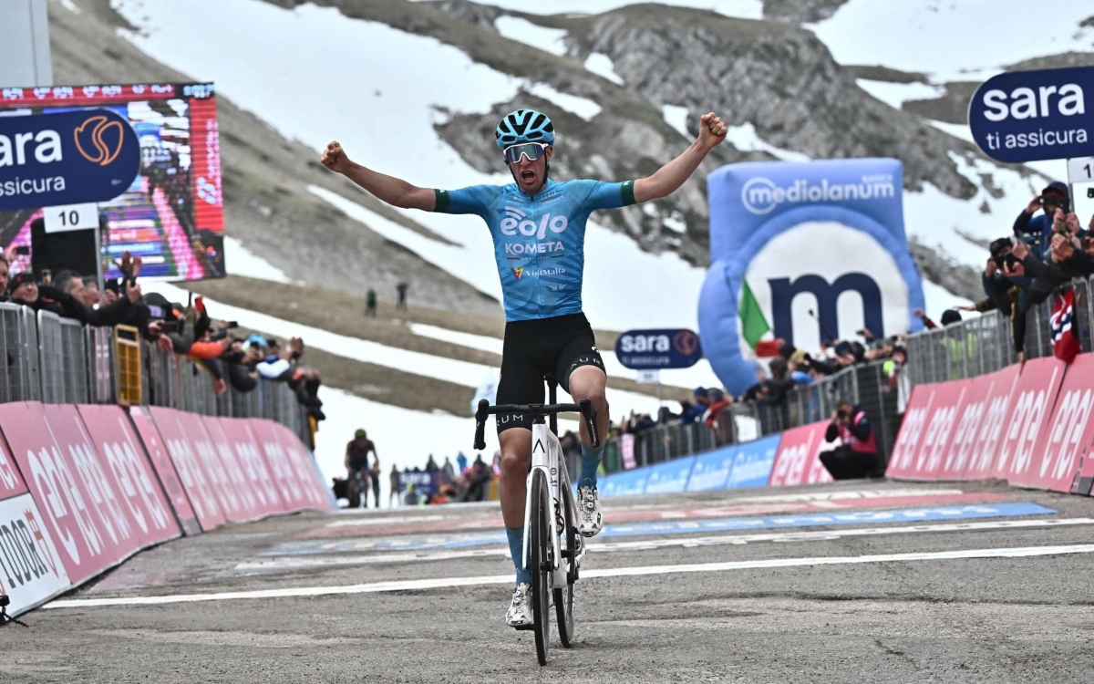 Giro de Italia 2023: Davide Bais conquista el Gran Sasso | Video