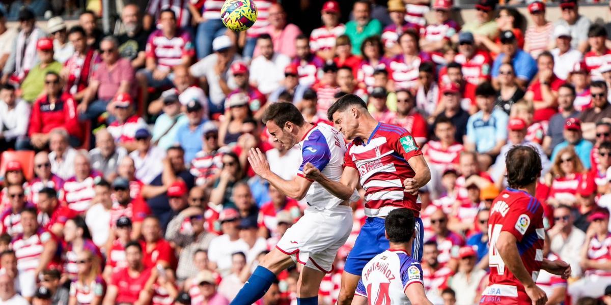 Granada y Eibar hacen suyo el miedo y suman otro partido sin vencer