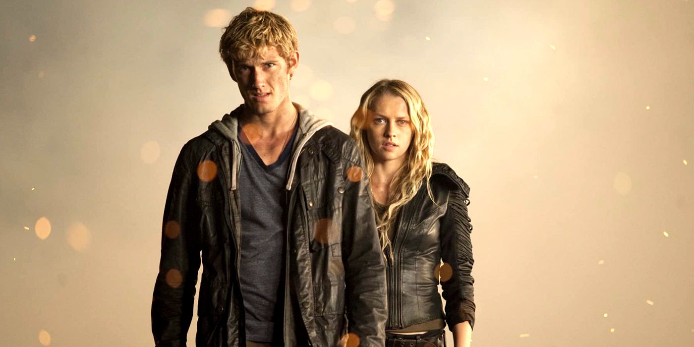 Alex Pettyfer and Teresa Palmer in I Am Number Four