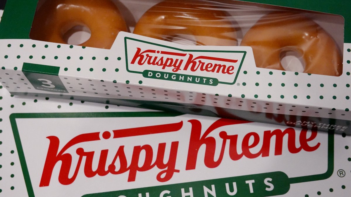 Krispy Kreme regala donas a los graduados de la Clase 2023