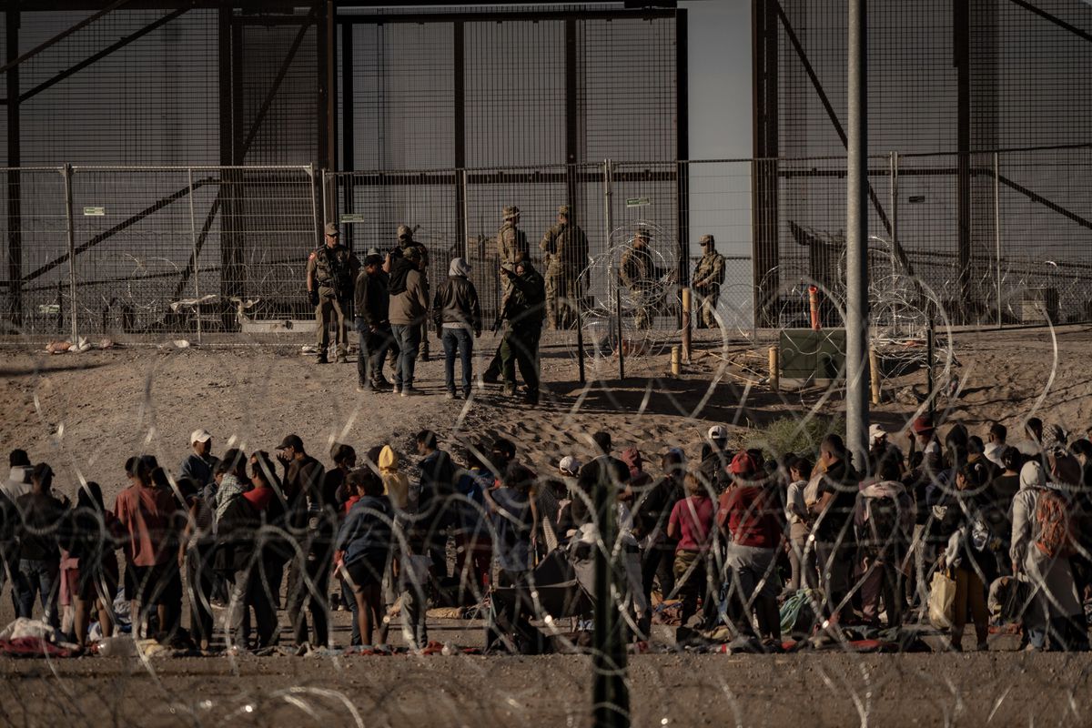 La confusión reina en la frontera ante el final de la norma de Trump que permitía expulsar migrantes en caliente