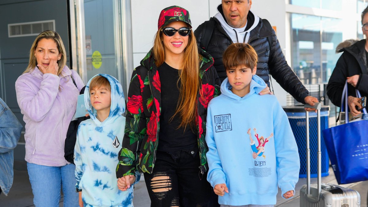 Los hijos de Shakira debutan como cantantes en el video musical de “Acróstico”