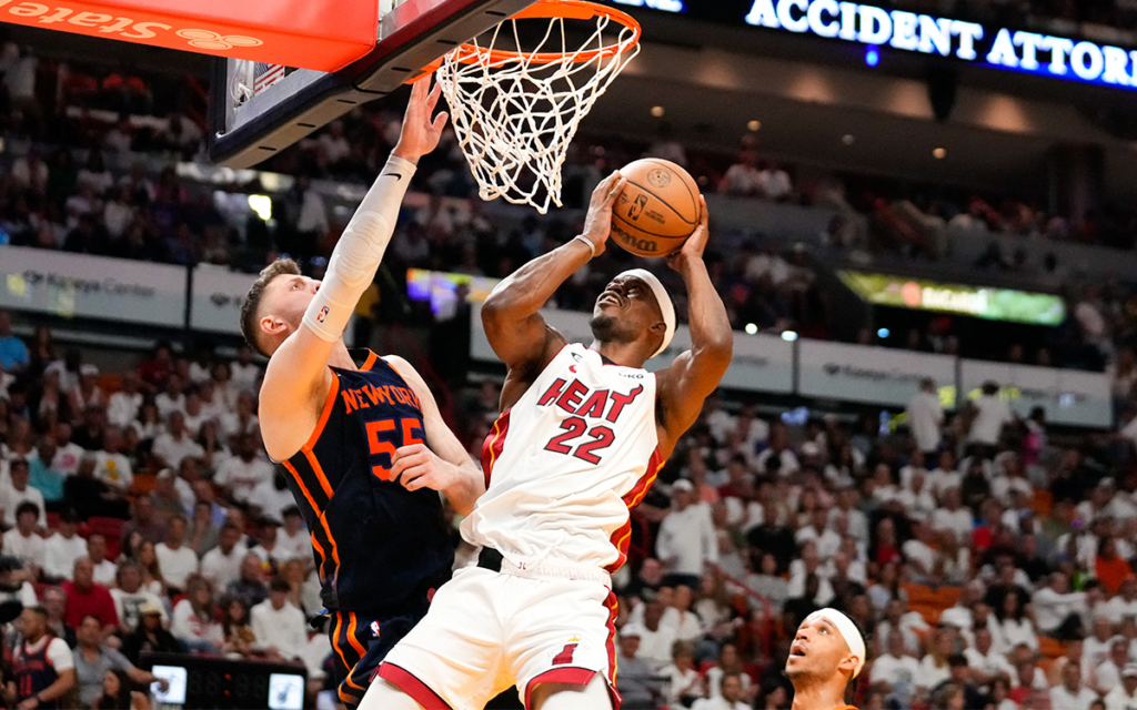 NBA Playoffs: Butler domina en su regreso y aventaja al Heat sobre los Knicks
