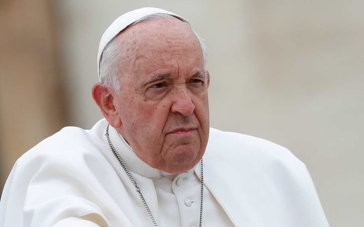 Necesitamos periodistas libres para no olvidar el sufrimiento: Papa