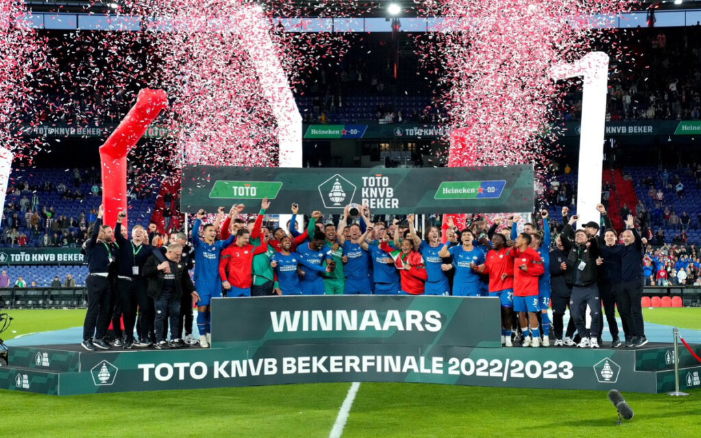 Retiene PSV Eindhoven, con Erick Gutiérrez, la Copa de Países Bajos | Video