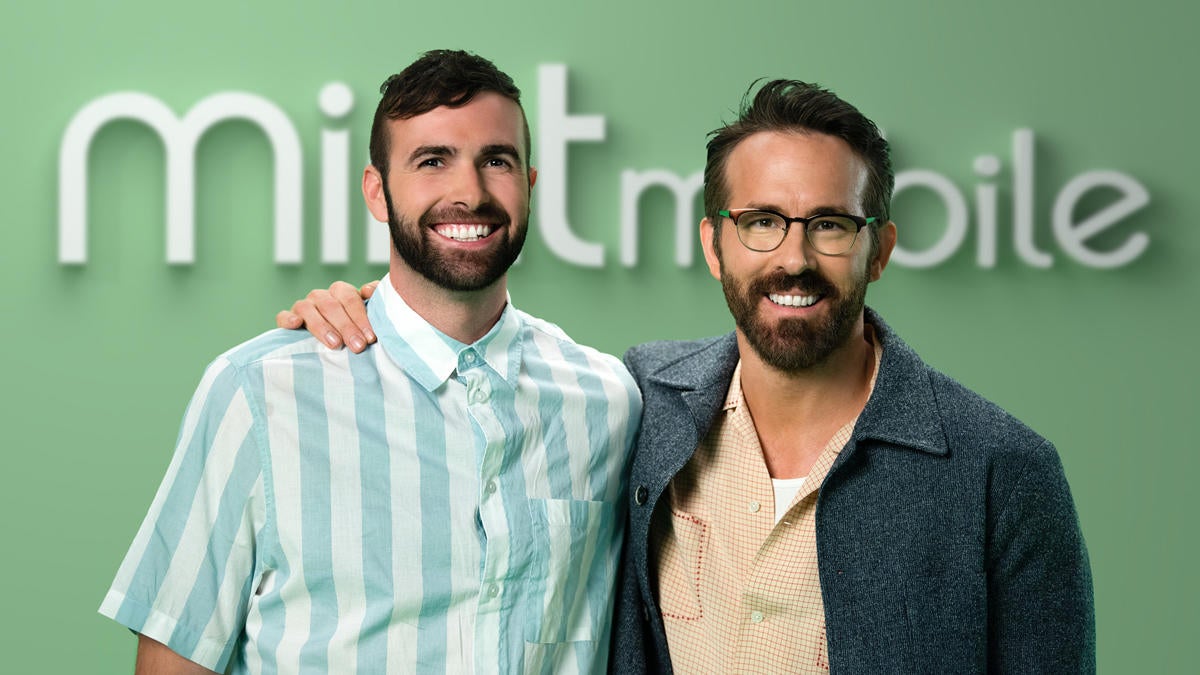 Ryan Reynolds recluta a Ronald Gladden de Jury Duty para el nuevo anuncio móvil de Mint