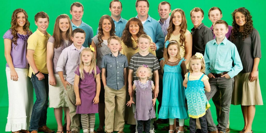 19 Kids And Counting cast promo shot