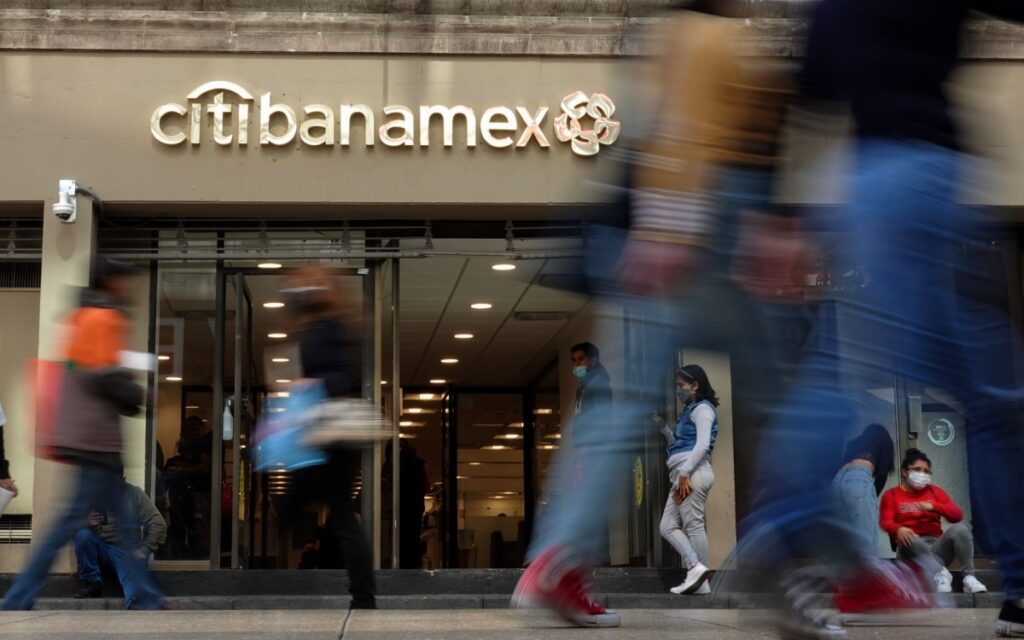 Tras fracaso en negociaciones por Banamex, AMLO analiza banco estatal