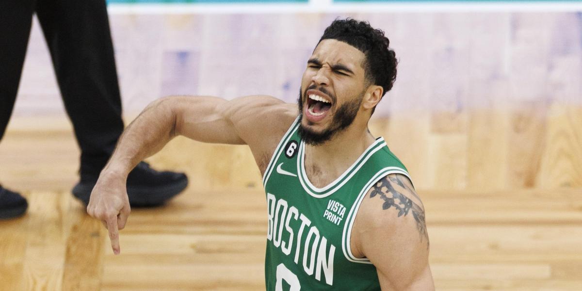 Un histórico Tatum con 51 puntos se come a Embiid y los Celtics se citan con los Heat