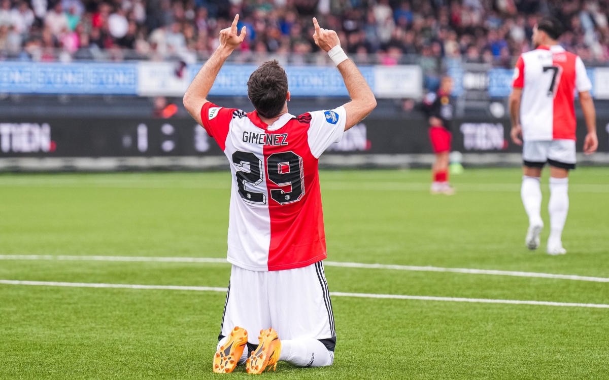 Un histórico doblete de Santi Giménez acerca al Feyenoord al título de la Eredivisie
