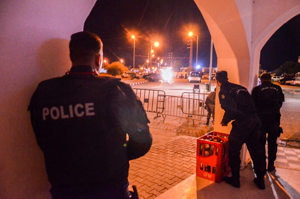 Un policía mata a tiros a cinco personas en las inmediaciones de una sinagoga en Túnez