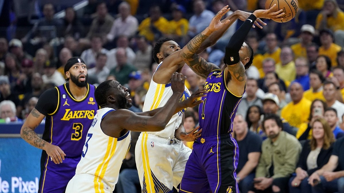 Warriors empatan la serie tras apalear 127-100 a los Lakers