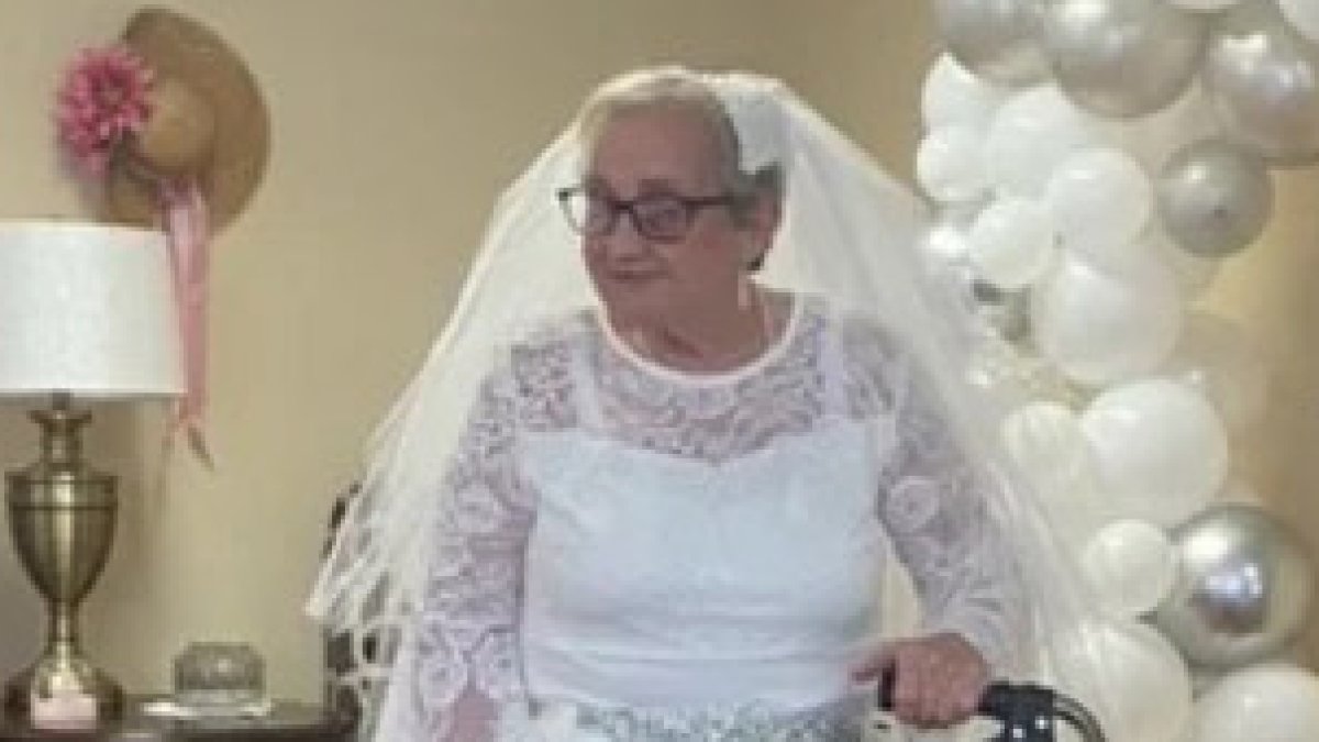 anciana de Ohio se casa con ella misma