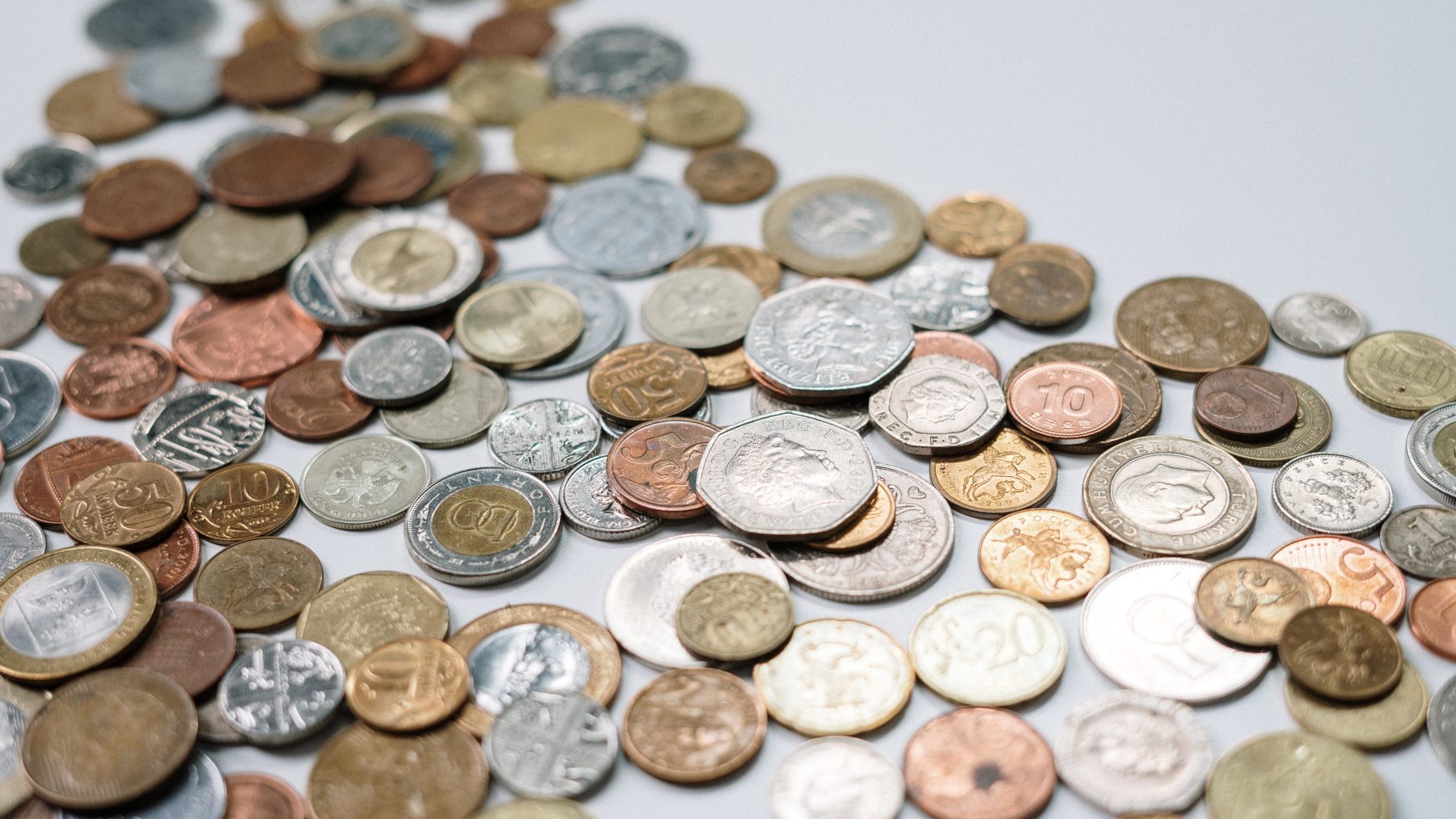 así son las monedas de 1 y 2 euros que circulan en España y son falsas