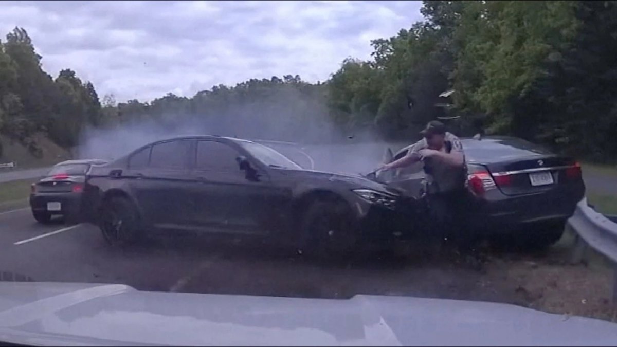 auto fuera de control casi mata a policía de Virginia