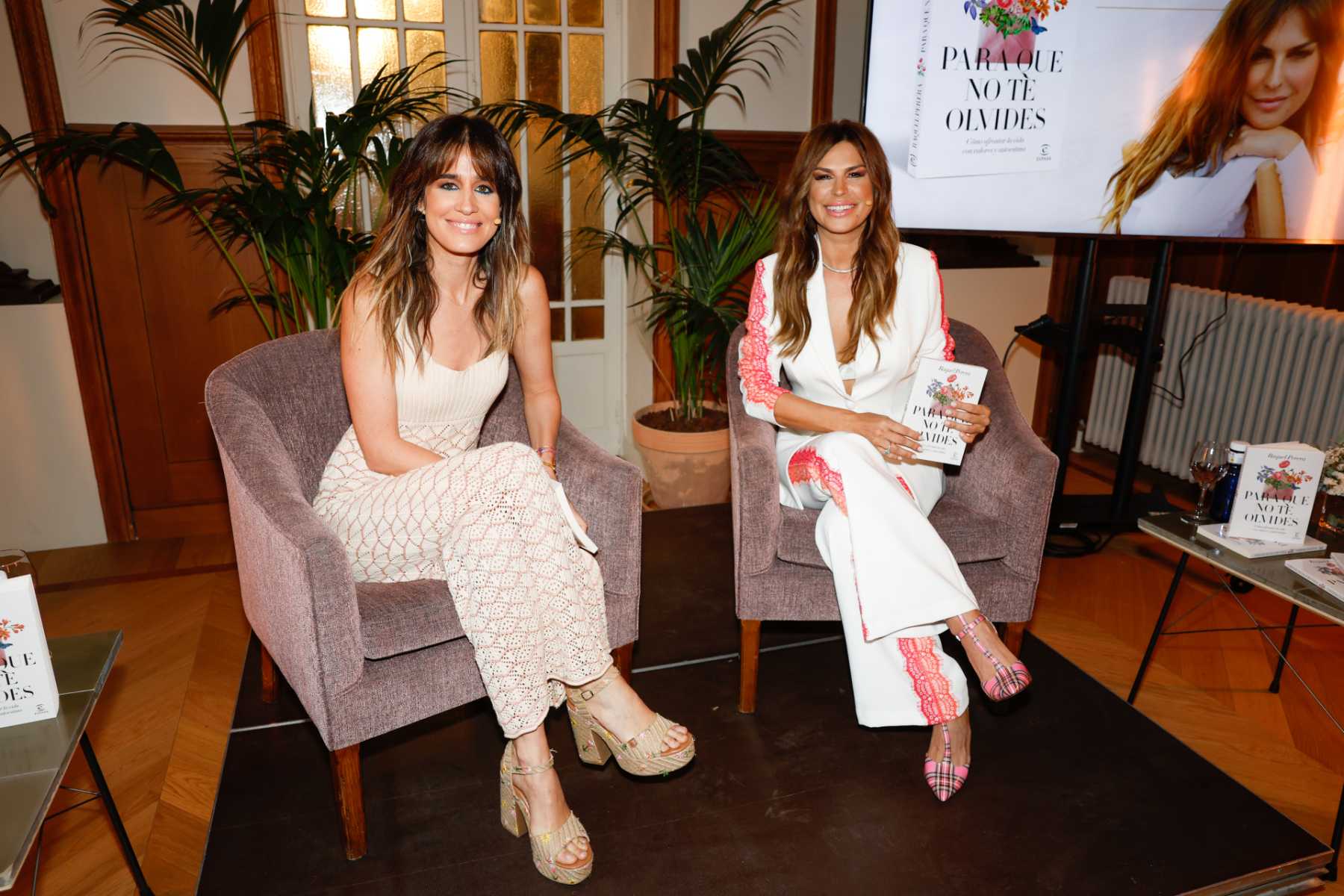 Raquel Perera e Isabel Jiménez en la presentación del libro de la psicóloga / Gtres