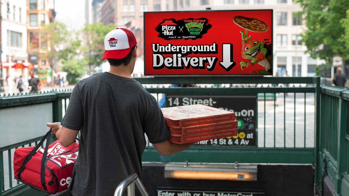 Pizza Hut prueba la entrega subterránea antes de la nueva película Teenage Mutant Ninja Turtles