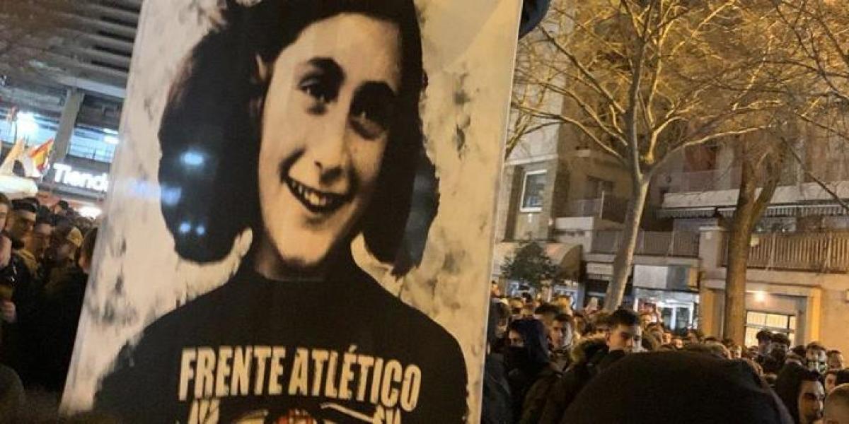Archivada la denuncia por la pancarta con el texto 'Ana Frank es del Atlético'